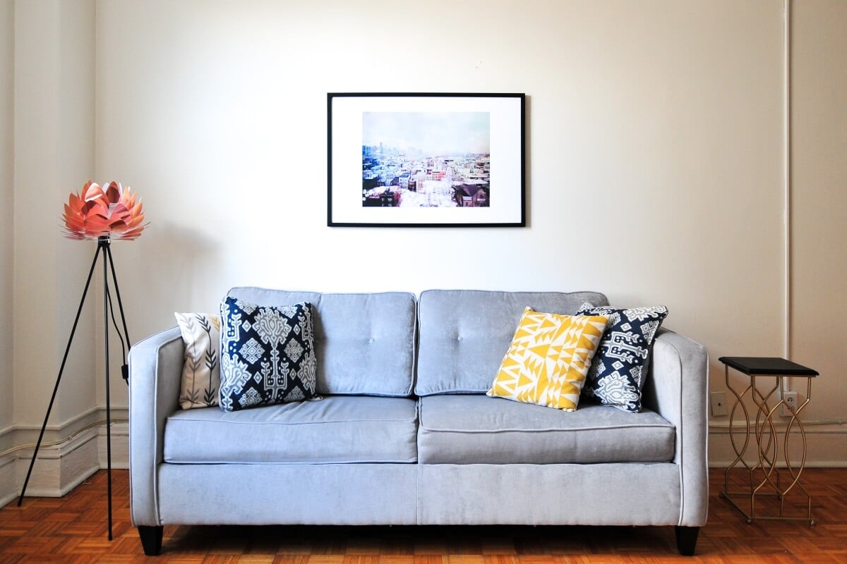 sofa-yellow-pillow